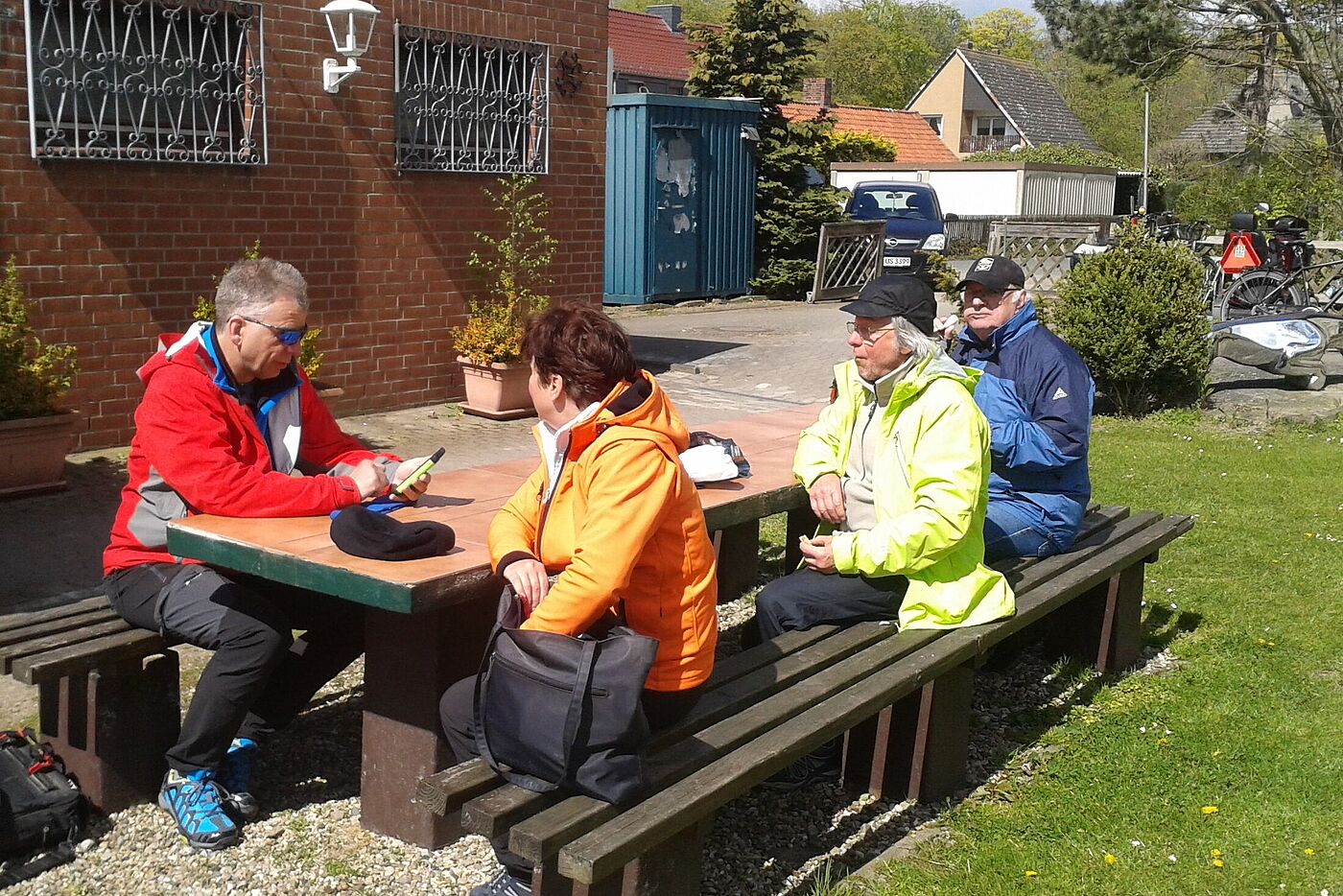 Gruppe auf Sportplatz Rethmar