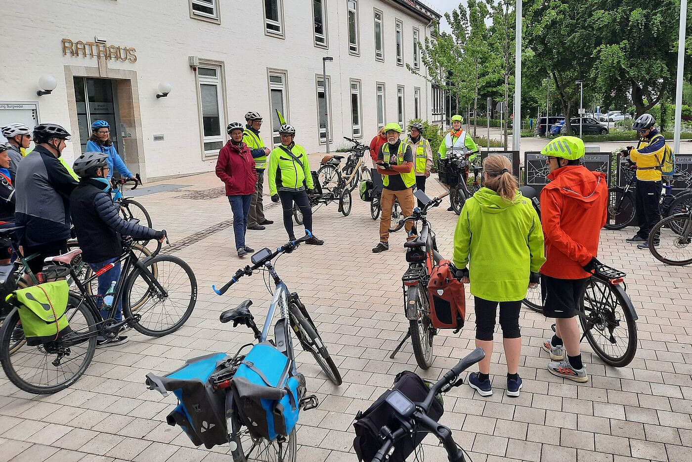 36 Teilnehmer am Rathaus BUW
