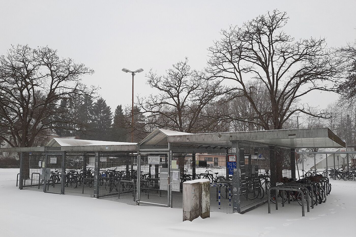Fahrradbox im Winter