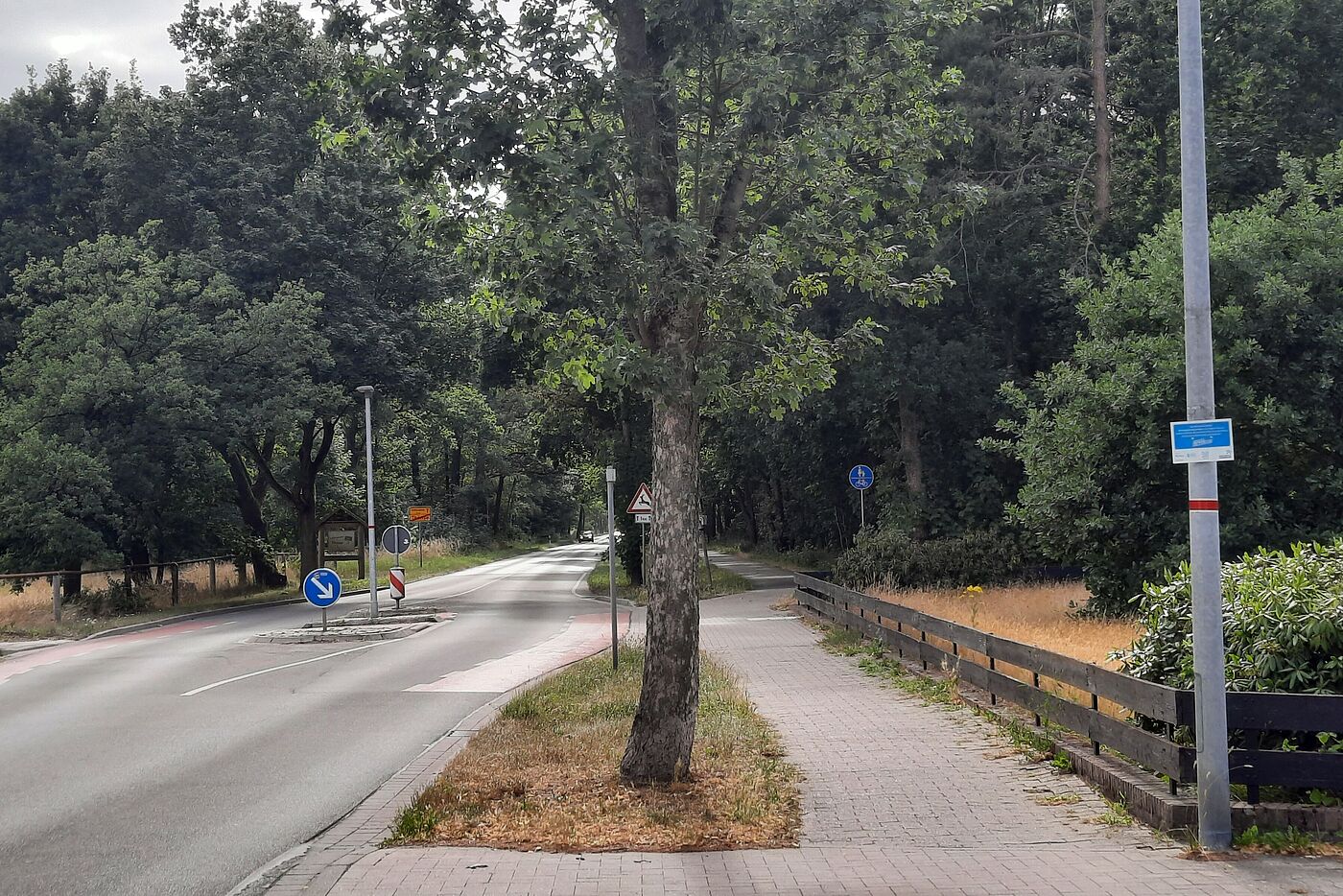 Jetzt hängt das runde Schild (240) richtig
