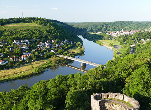 Blick von Burg Wertheim ins Maintal