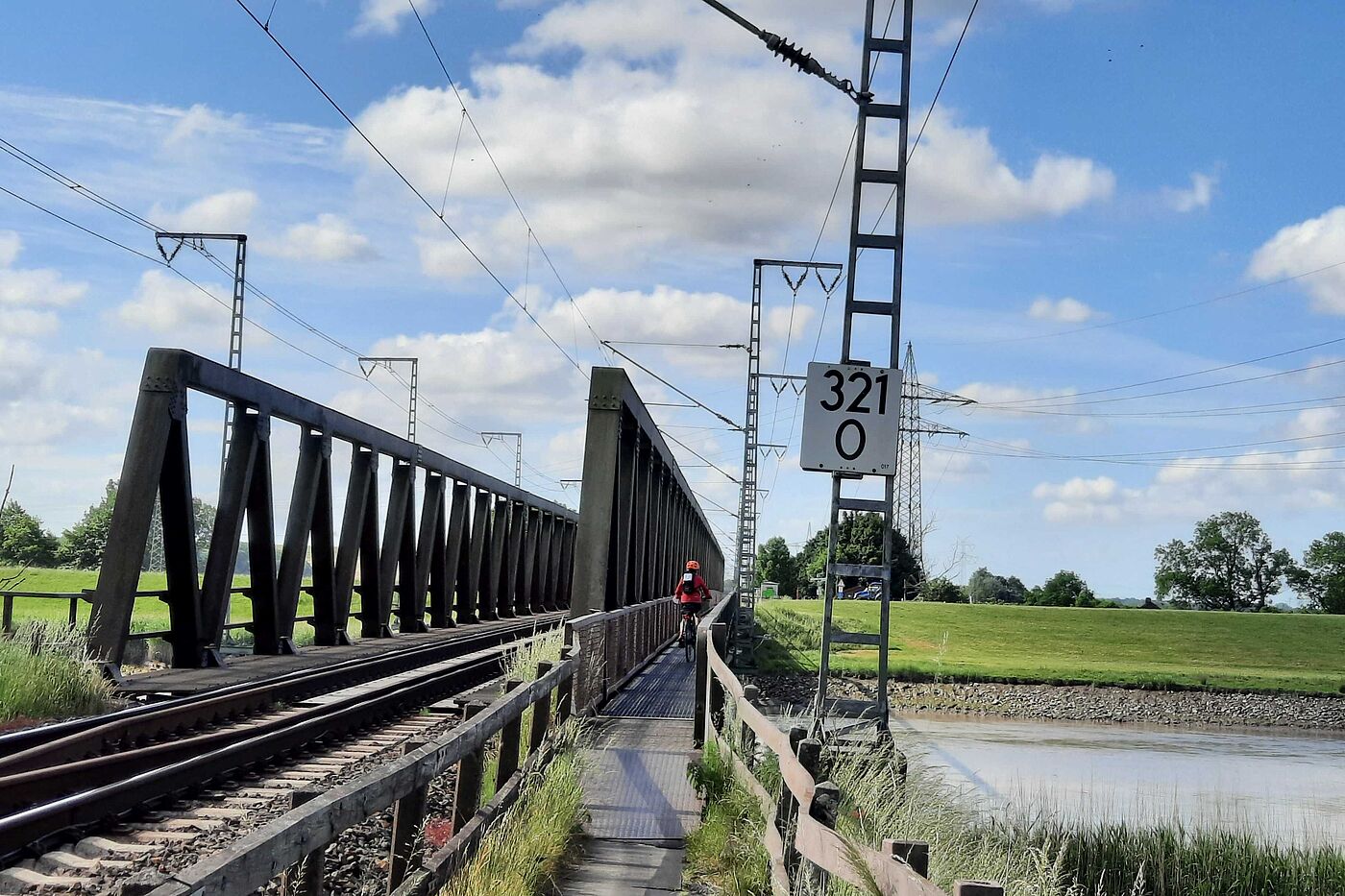 Leer, Bahnbrücke über die Leda