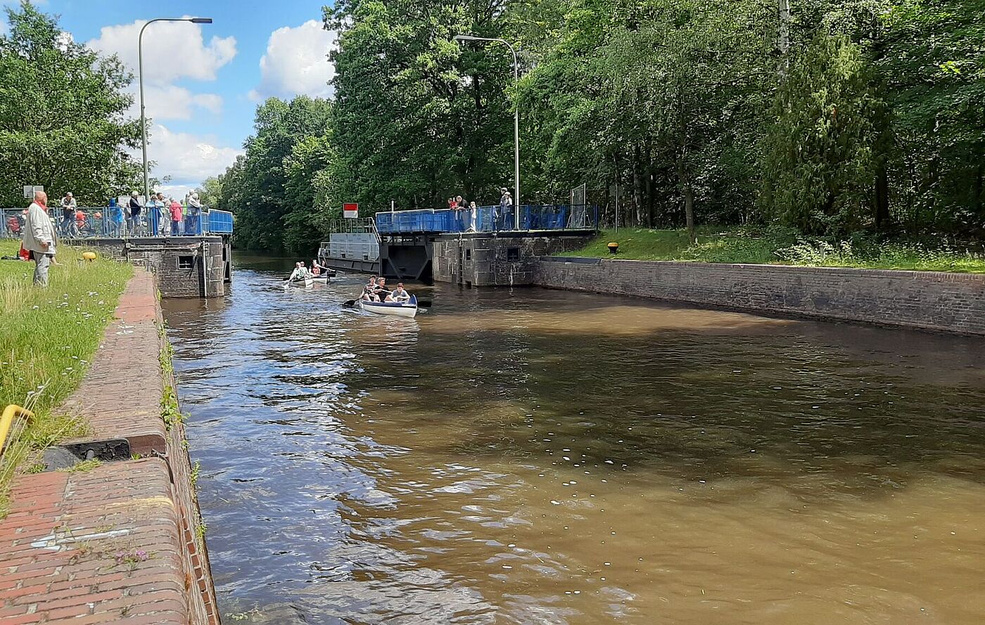 Kanuten in der Bannetzer Schleuse