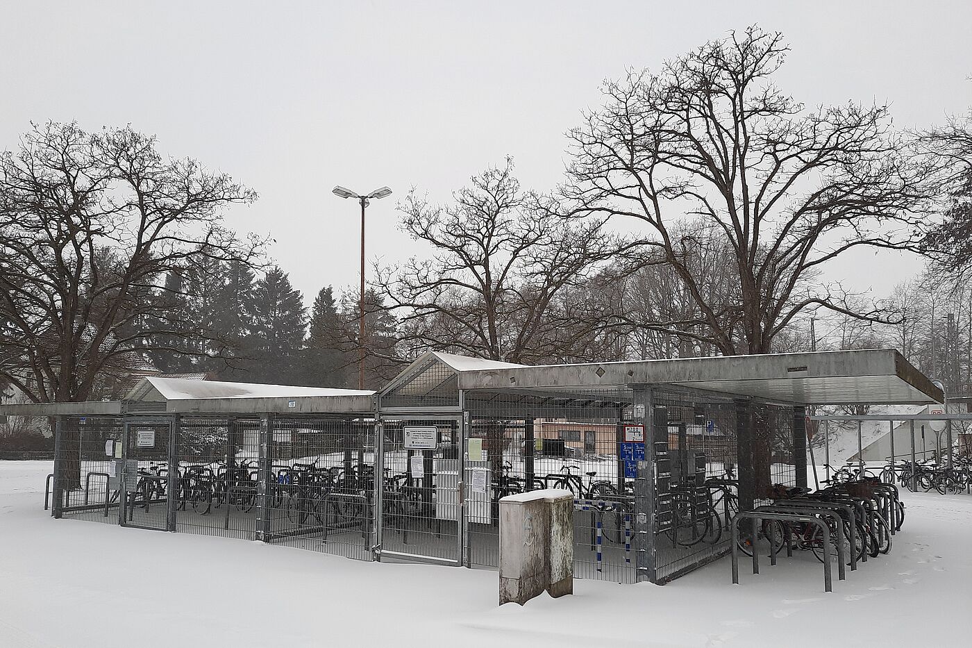 GBW Bhf Fahrradbox Fahrradbox im Winter