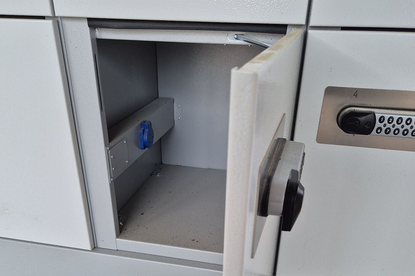 Box mit Ladesteckdose