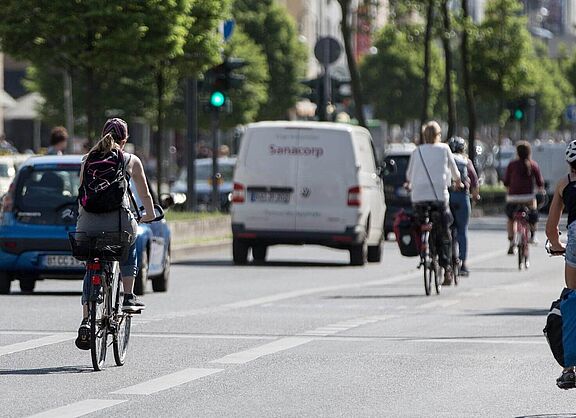 Schutzstreifen und Radfahrstreifen